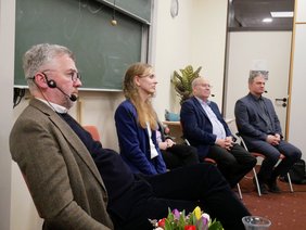 Foto: v.l.n.r.: Bernd Strickmann, Inga Dickerhoff, Waldemar Maier, Ernst Fischer 
